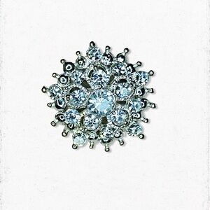 4617u. Dainty Silvertone Crystal Brooch